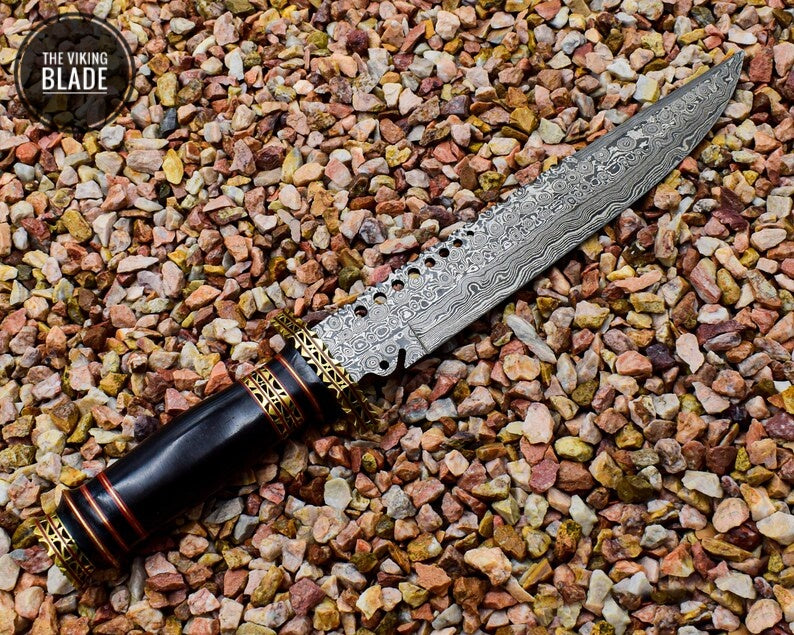 Handmade Damascus Steel Hunting and Camping Knife Buffalo Horn Handle With Leather Sheath