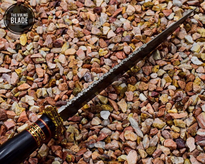 Handmade Damascus Steel Hunting and Camping Knife Buffalo Horn Handle With Leather Sheath