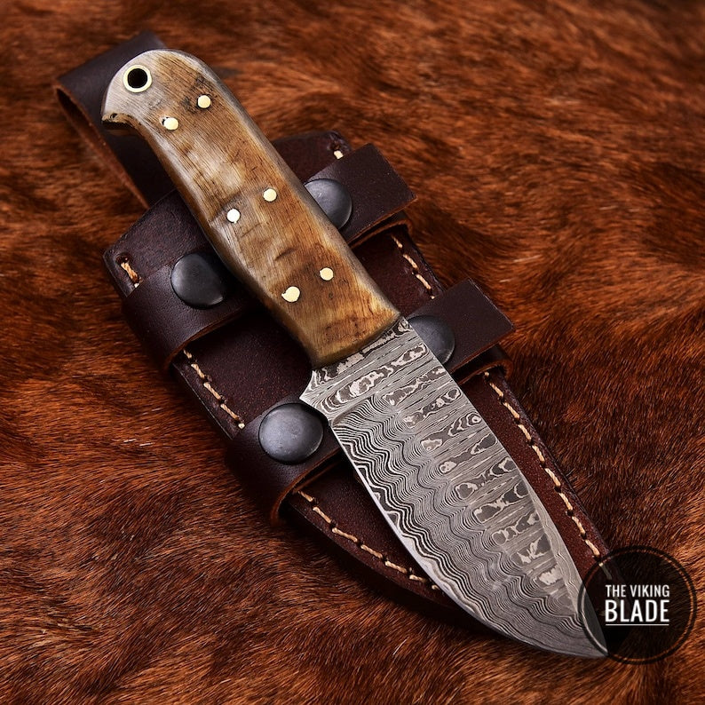 Handmade Damascus Steel Custom SHEEP HORN Camping Hunting Skinner Sport Knife with cow hide leather sheath