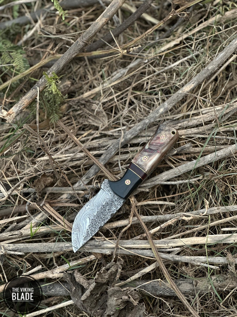 CUSTOM HANDMADE Damascus STEEL HUNTING KNIFE WITH RAM HORN HORN HANDLE