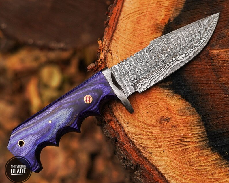 Hand forged Damascus steel knife Non slip Color wood handle leather sheath