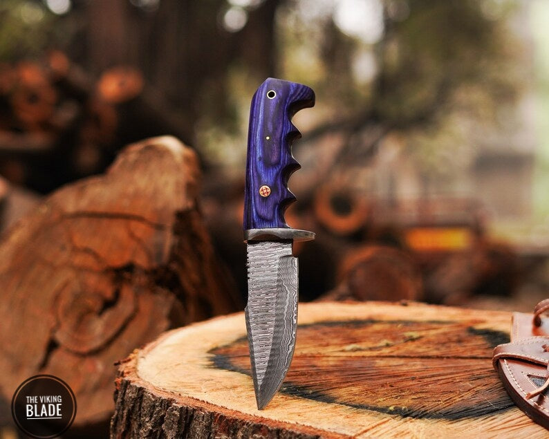 Hand forged Damascus steel knife Non slip Color wood handle leather sheath
