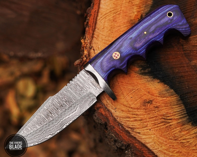 Hand forged Damascus steel knife Non slip Color wood handle leather sheath