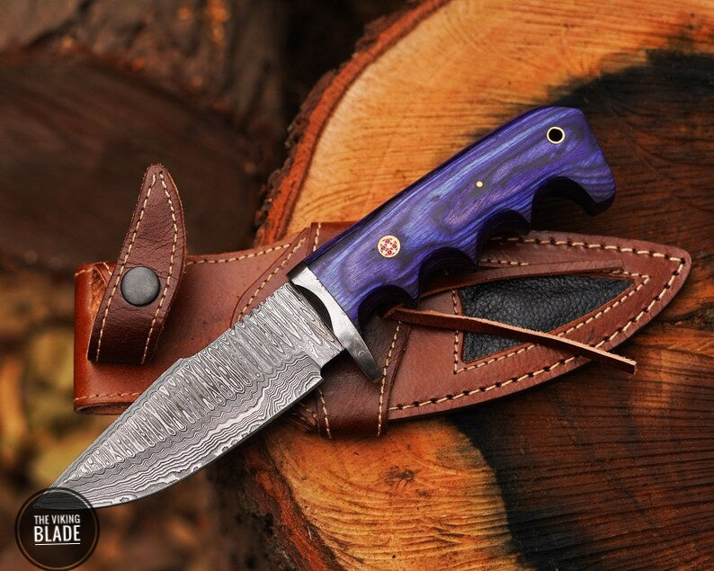 Hand forged Damascus steel knife Non slip Color wood handle leather sheath