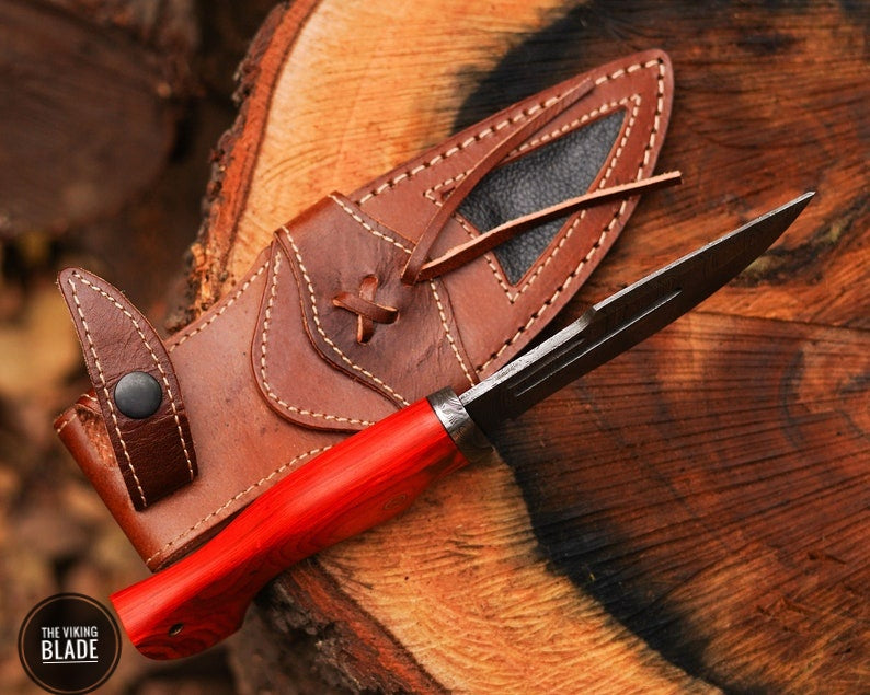 Hand forged Damascus steel knife Non slip Color wood handle leather sheath