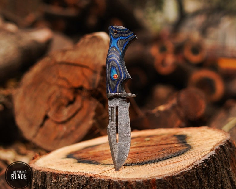 Hand forged Damascus steel knife Non slip Color wood handle leather sheath
