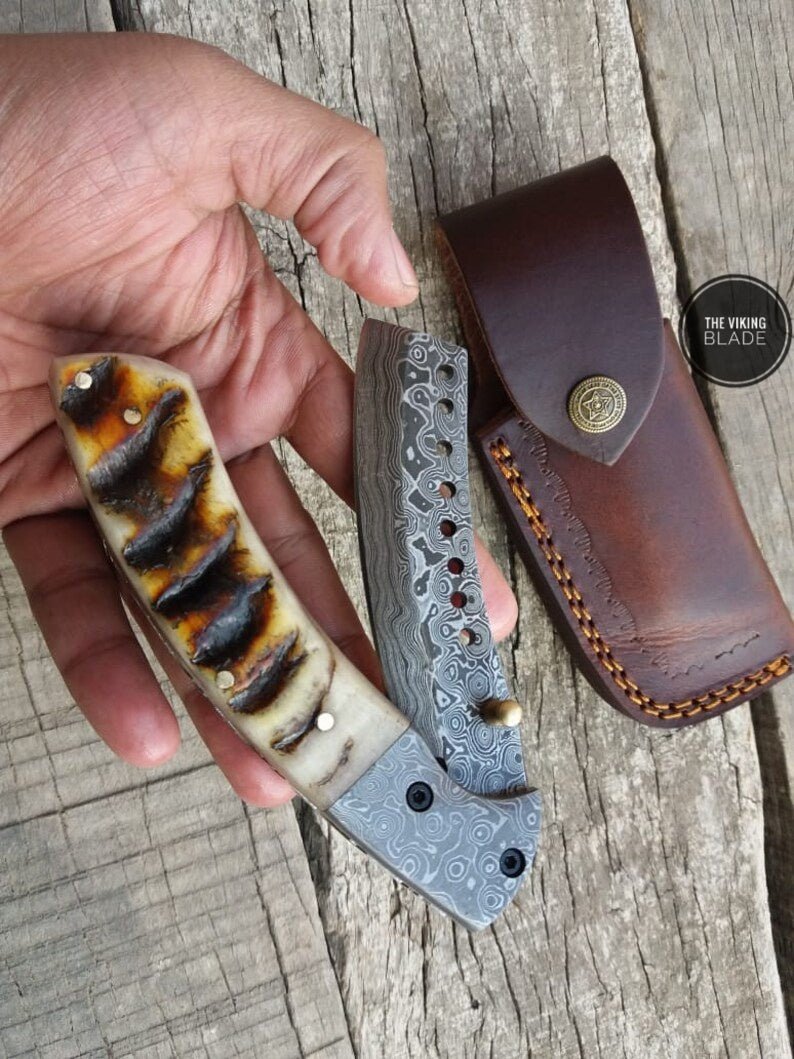 Beautiful Damascus steel handmade folding pocket knife himalayan ram horn handle