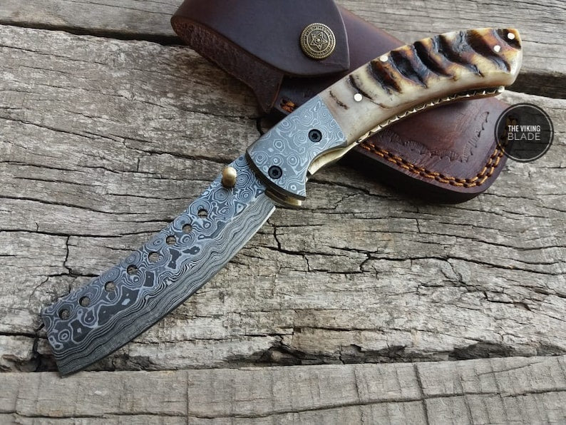 Beautiful Damascus steel handmade folding pocket knife himalayan ram horn handle