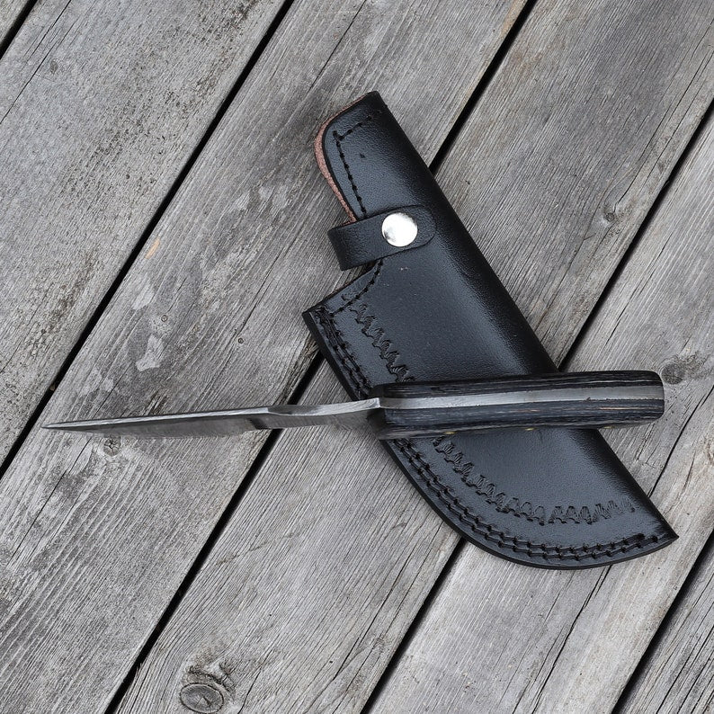Damascus Steel Tracker Knife - Collectible Full Tang Hand Forged Blended Steel Outdoor Hunting Knife with Leather Sheath