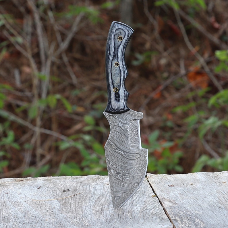 Damascus Steel Tracker Knife - Collectible Full Tang Hand Forged Blended Steel Outdoor Hunting Knife with Leather Sheath