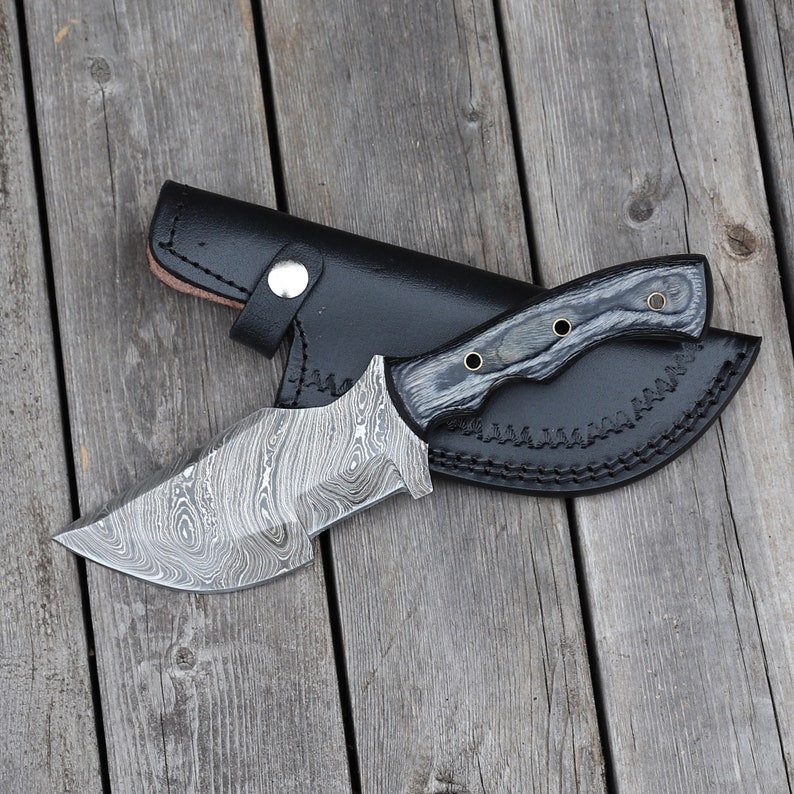 Damascus Steel Tracker Knife - Collectible Full Tang Hand Forged Blended Steel Outdoor Hunting Knife with Leather Sheath