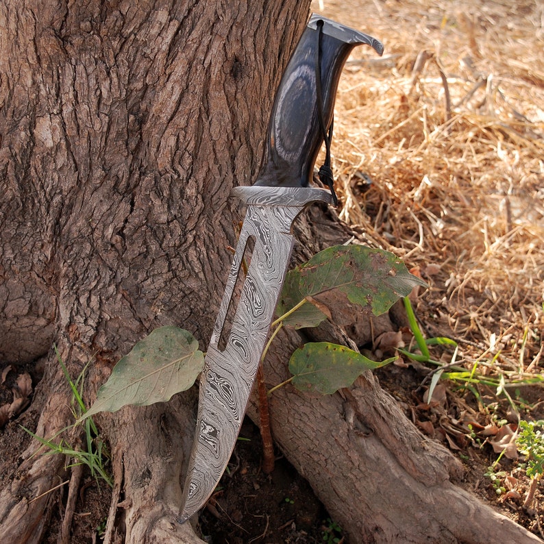 Damascus Steel Clip Point Bowie Hunting Knife With Leather Sheath