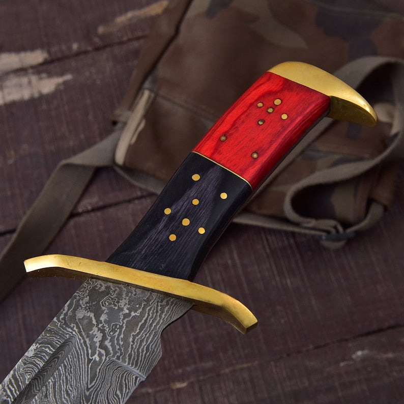 Damascus Steel Hunting Knife - Pattern Welded Clip Point Collectible Outdoor Knife with Leather Sheath