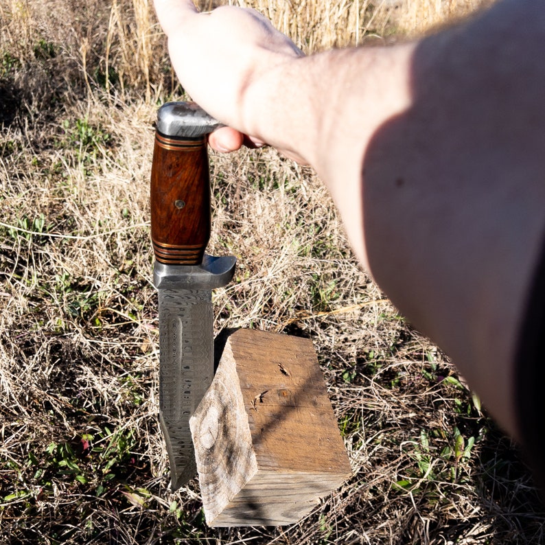 Damascus Steel Outdoor Knife - Collectible Bowie Hunting Knife with Leather Sheath