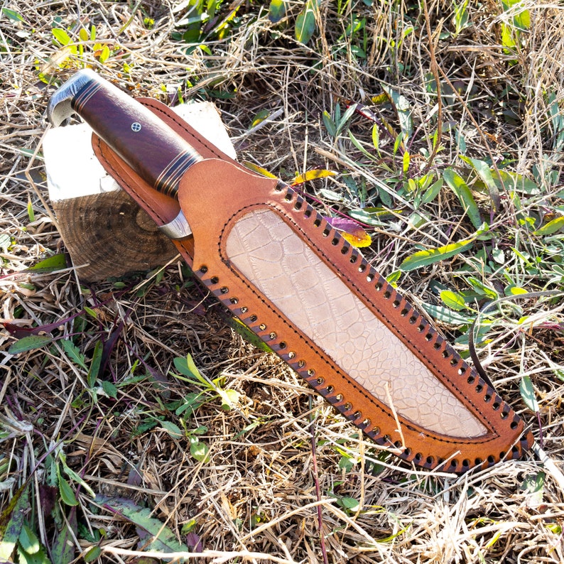 Damascus Steel Outdoor Knife - Collectible Bowie Hunting Knife with Leather Sheath