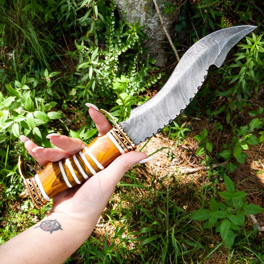 Damascus Steel Decorative Collectible Hunting Knife with Leather Sheath