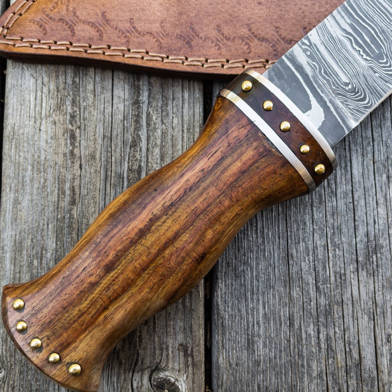 Seas Viking Inspired Outdoor Knife - Forged Damascus Steel Medieval Collectible Clip Point Hunting Knife w/ Genuine Leather Sheath