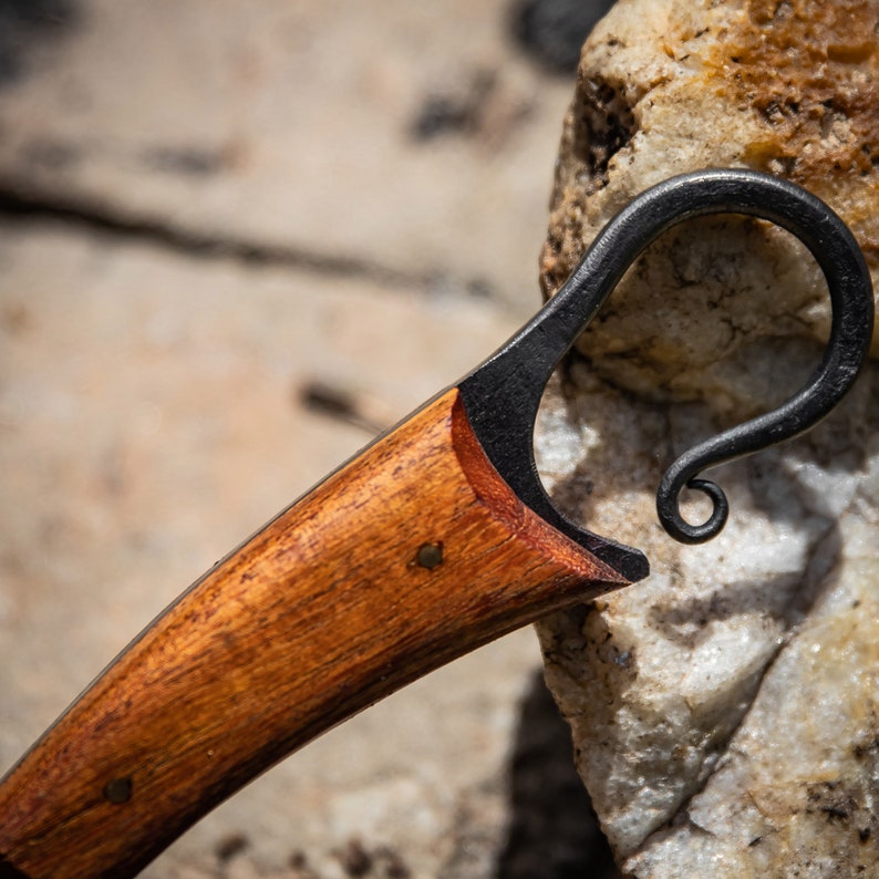 Hunting Knife | Functional Full Tang High Carbon Steel Sharpened Trailing Point Blade w/ Finger Hole - Brown Handle