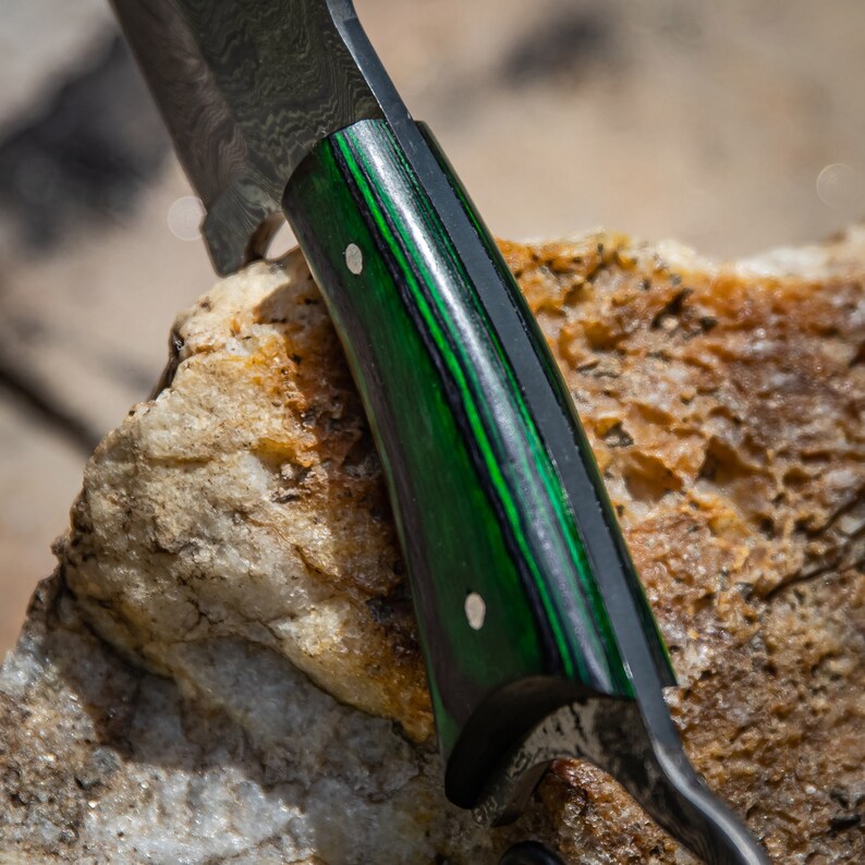 Functional Full Tang Damascus Sharpened Trailing Point Blade w/ Finger Hole - Green Handle