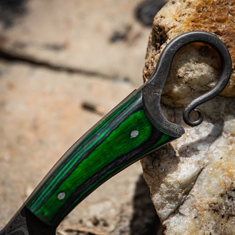 Functional Full Tang Damascus Sharpened Trailing Point Blade w/ Finger Hole - Green Handle