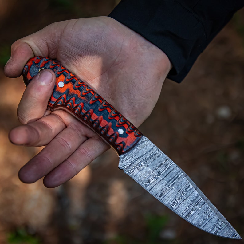 Full Tang Damascus Steel Hunting Knife – Hand Forged Blended Steel Clip Point Outdoor Knife with Genuine Leather Belt Sheath