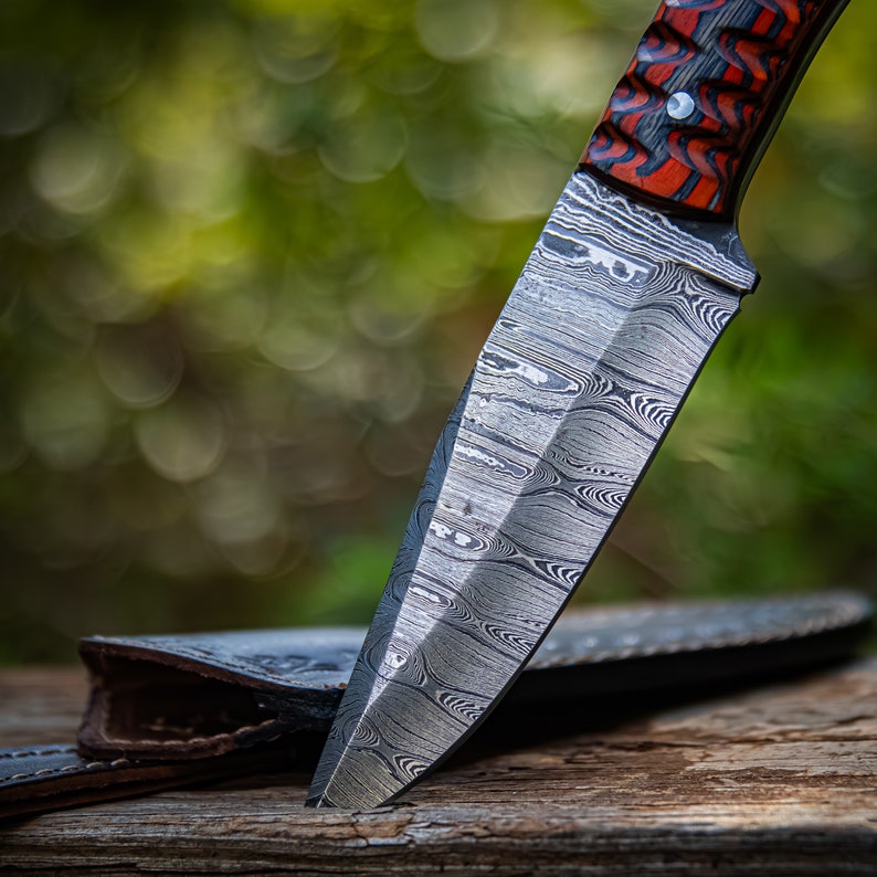 Full Tang Damascus Steel Hunting Knife – Hand Forged Blended Steel Clip Point Outdoor Knife with Genuine Leather Belt Sheath