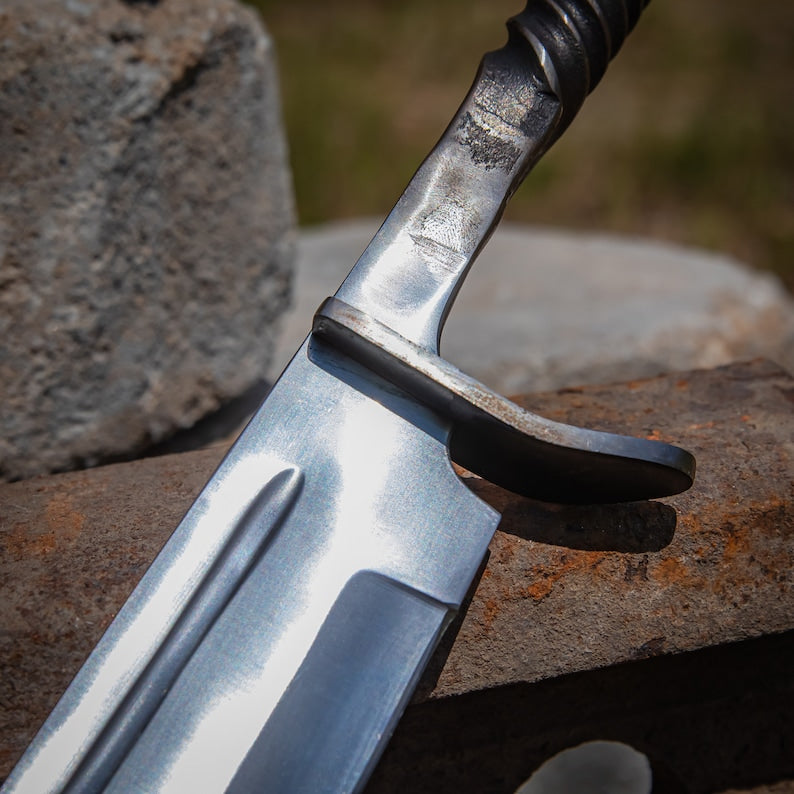 Full Tang Clip Point Hand Forged Bowie Rambo Knife Twisted Handle Hunting Fishing Camping Hiking