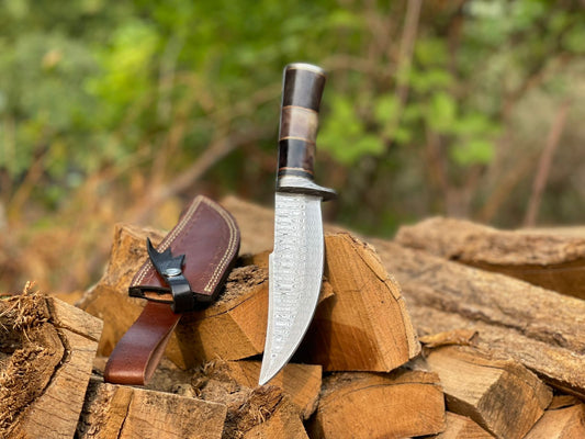 Hand Crafted Beautifully Designed Damascus Steel Blade Hunting Knife with Premium Leather Sheath Cover