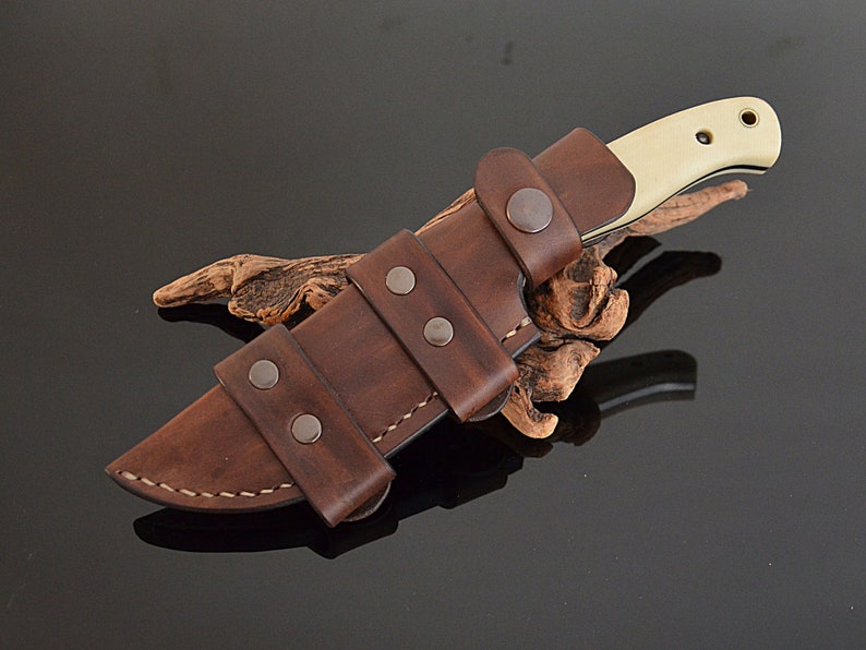 Full Tang Damascus Steel Hunting EDC Bushcraft Knife with Handmade Horizontal Leather Sheath