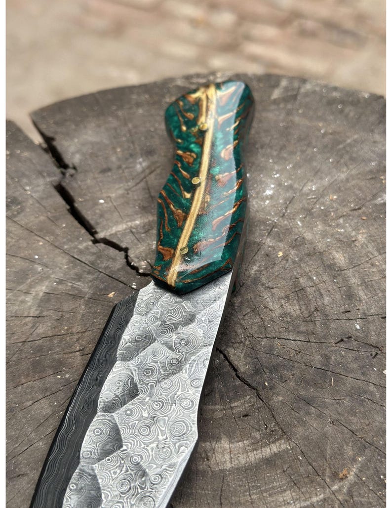 Handmade Damascus Steel Hunting Knife: Resin Pine Cone Handle, Leather Sheath