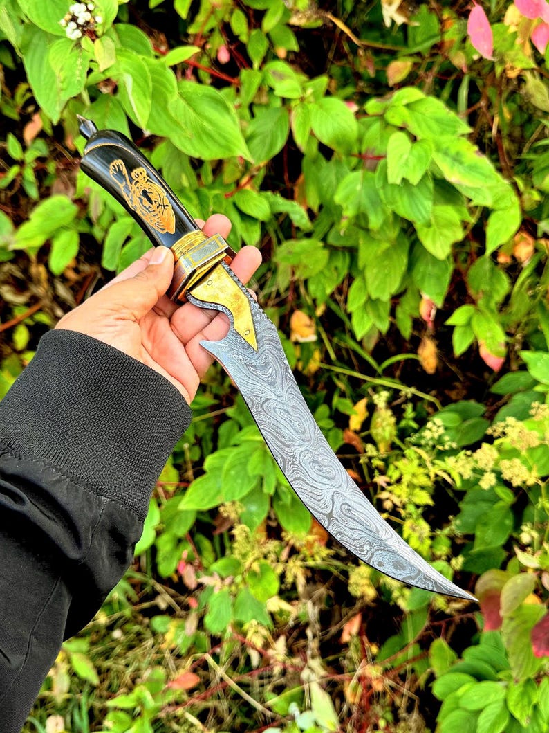 Hand Forged Damascus Steel Blade Hunting Knife With Leather Sheath