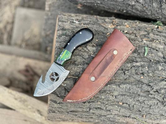 Hand-Crafted Full Tang Damascus Steel Gut-Hook Skinning Knife – with Premium Leather Sheath