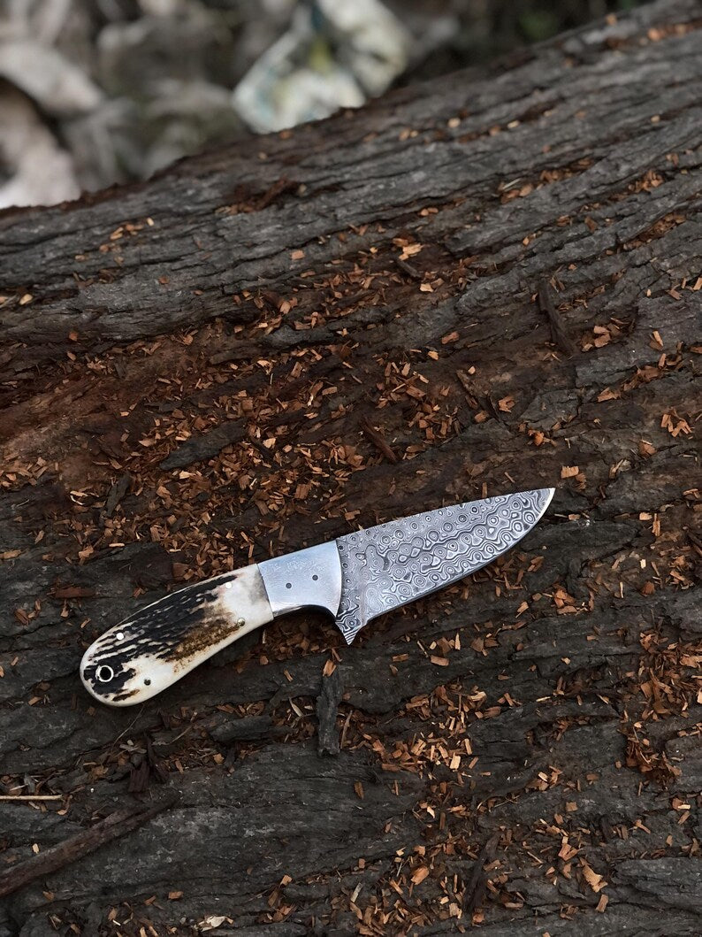 Handmade Damascus Hunting Knife With stag Handle Survival Knife