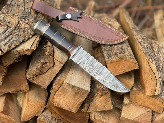 Hand Crafted Beautifully Designed Damascus Steel Blade Hunting Knife with Premium Leather Sheath Cover