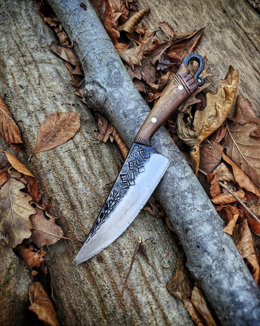 Handcrafted Rustic Art Knives Made with Traditional Techniques