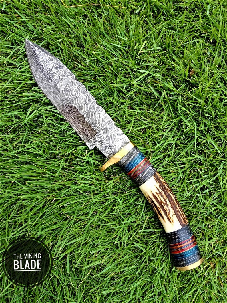 Custom Handmade Damascus Steel Hunting Skinning Knife Deer Stag Handle Survival Comes with Genuine Leather Sheath