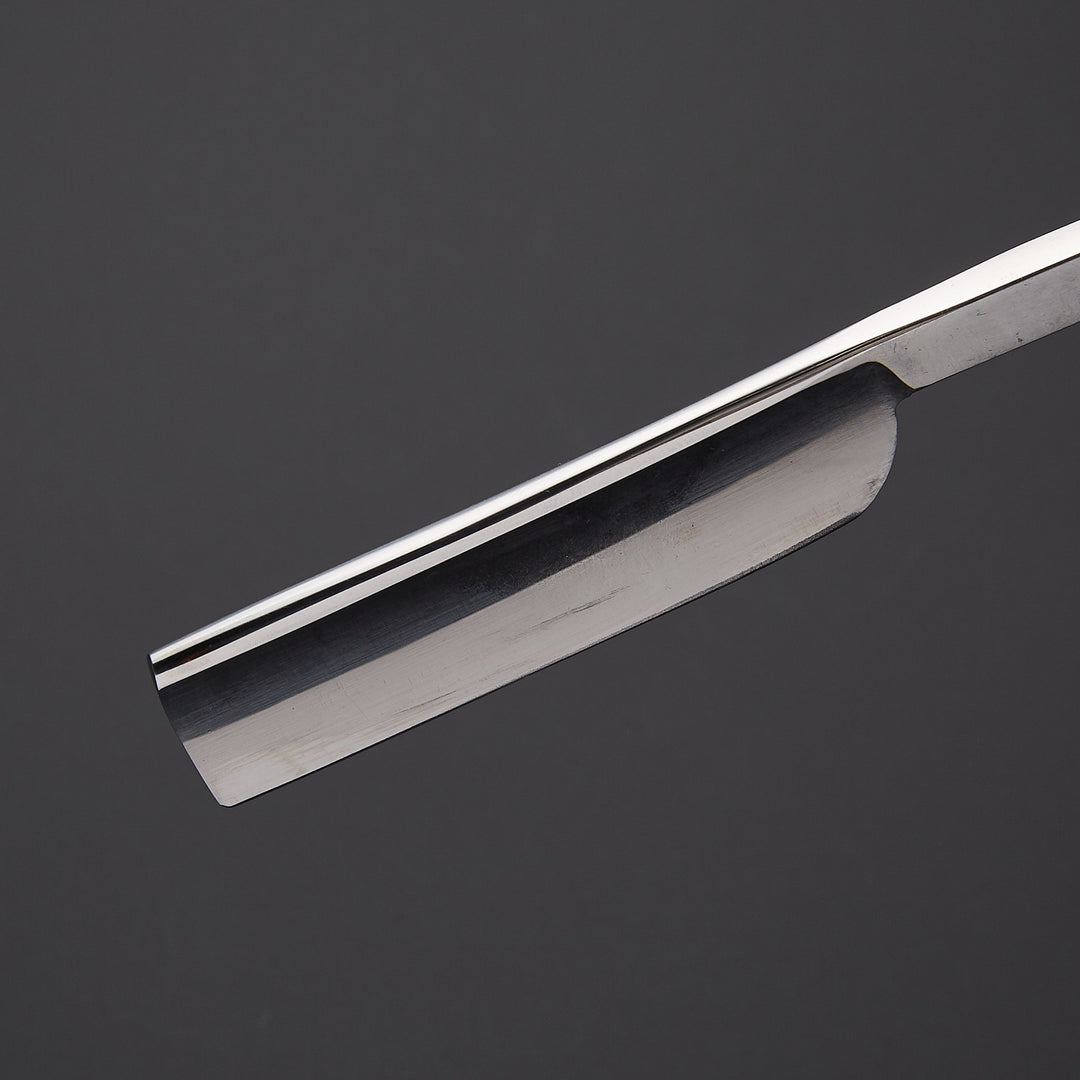 Premium barber straight razor made of J2 steel presented in luxury gift box with leather sheath, ideal for professional wet shaving and gifting.