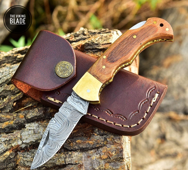 Custom Handmade Damascus Steel Folding Pocket Knife Hunting CAMPING EDC Comes with Genuine Leather Sheath