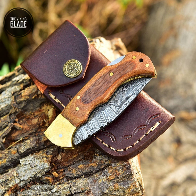 Custom Handmade Damascus Steel Folding Pocket Knife Hunting CAMPING EDC Comes with Genuine Leather Sheath