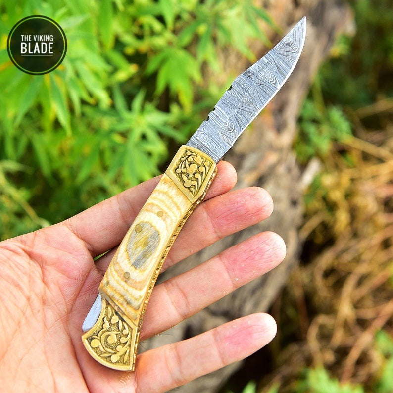 Custom Handmade Damascus Steel folding pocket knife Hunting Camping Comes with Genuine Leather Sheath