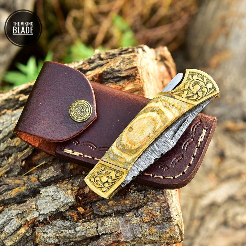 Custom Handmade Damascus Steel folding pocket knife Hunting Camping Comes with Genuine Leather Sheath