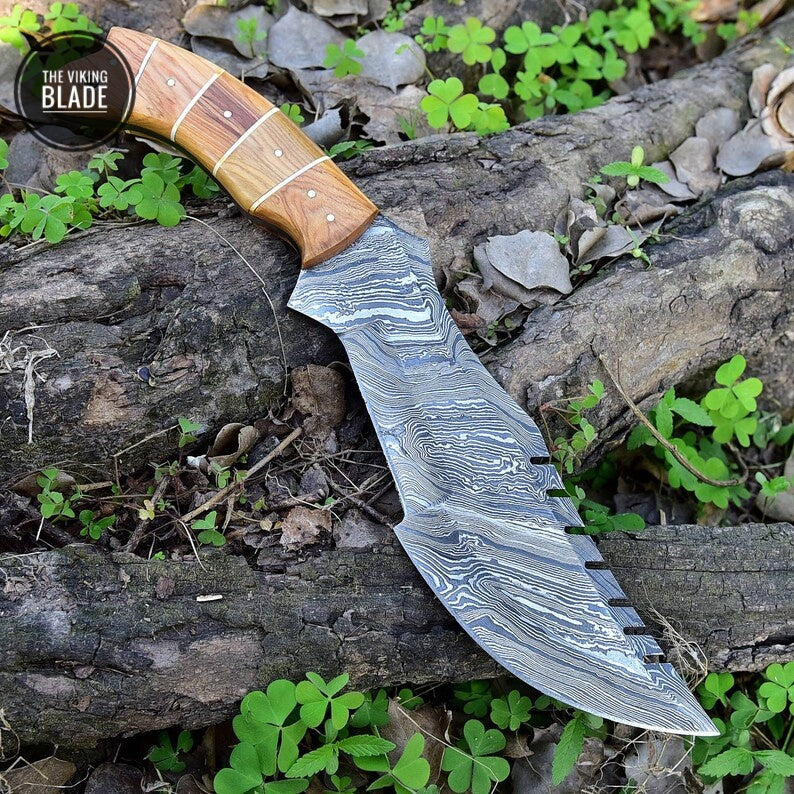 12” Handmade Damascus Steel hunting tracker fixed blade Bushcraft Knife Comes with leather cover