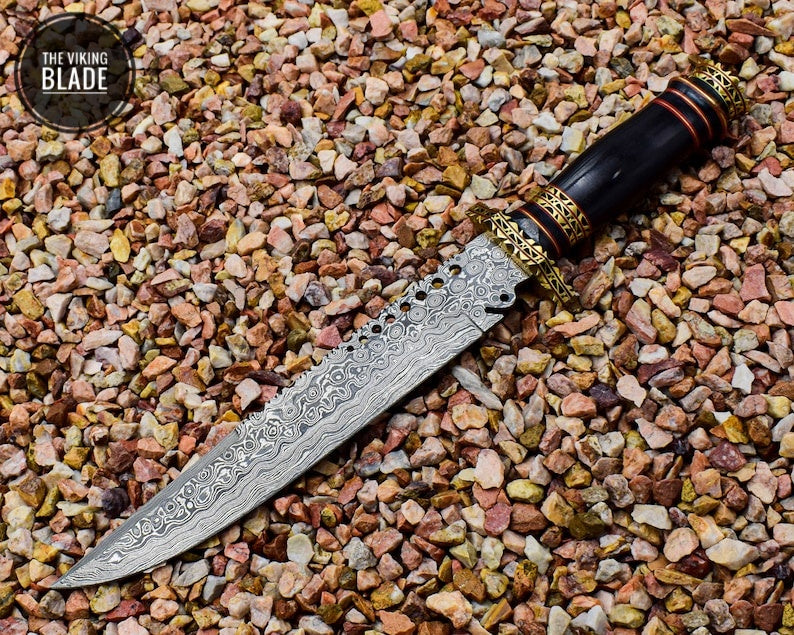 Handmade Damascus Steel Hunting and Camping Knife Buffalo Horn Handle With Leather Sheath