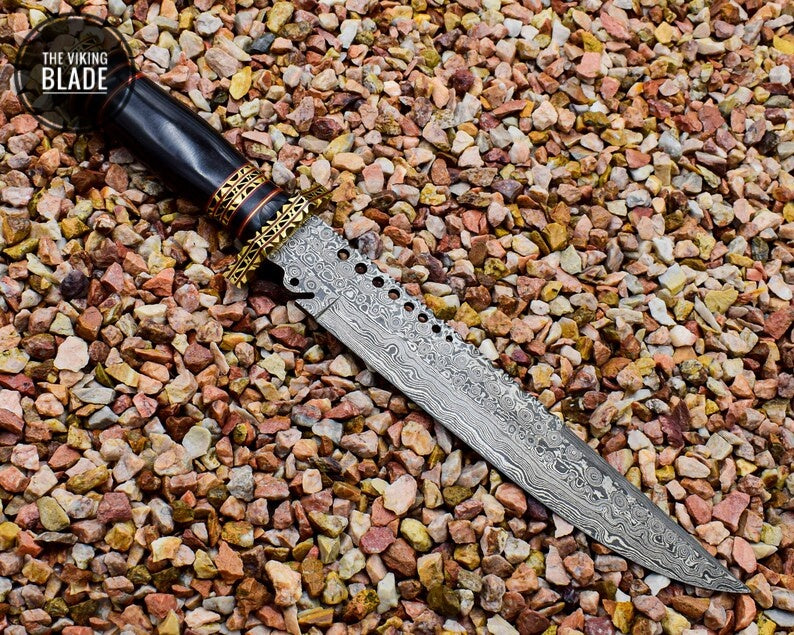 Handmade Damascus Steel Hunting and Camping Knife Buffalo Horn Handle With Leather Sheath