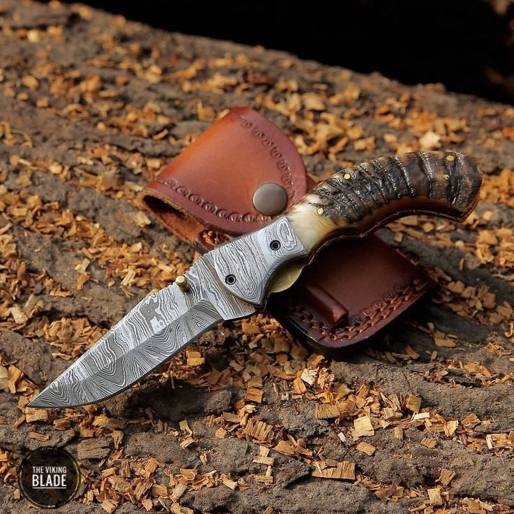 Handmade Damascus Steel Folding Blade Knife (Ram Horn Handle)