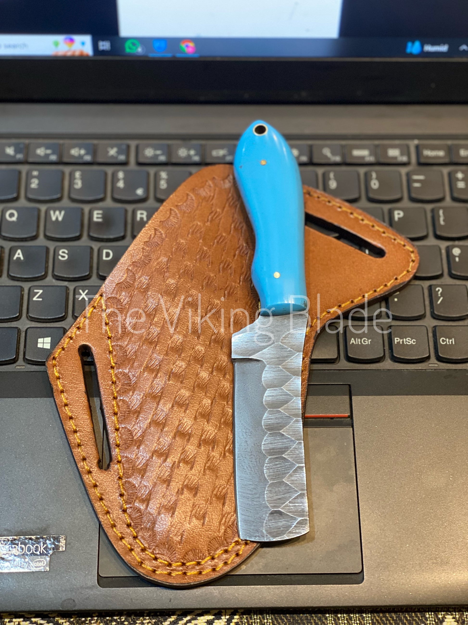 Crafted for strength, precision, and durability, this custom handmade carbon steel bull cutter knife is designed to handle demanding cutting tasks. Featuring a robust carbon steel blade and a comfortable grip, it delivers dependable performance for outdoor work, ranch use, and general utility applications. The included handcrafted leather sheath provides secure storage and convenient carrying.