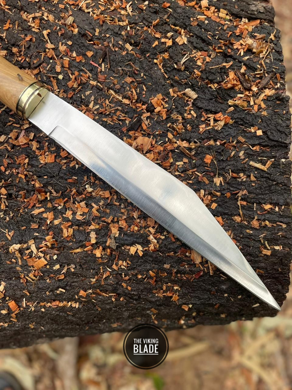 Close-up of the handcrafted J2 steel blade with fine craftsmanship.