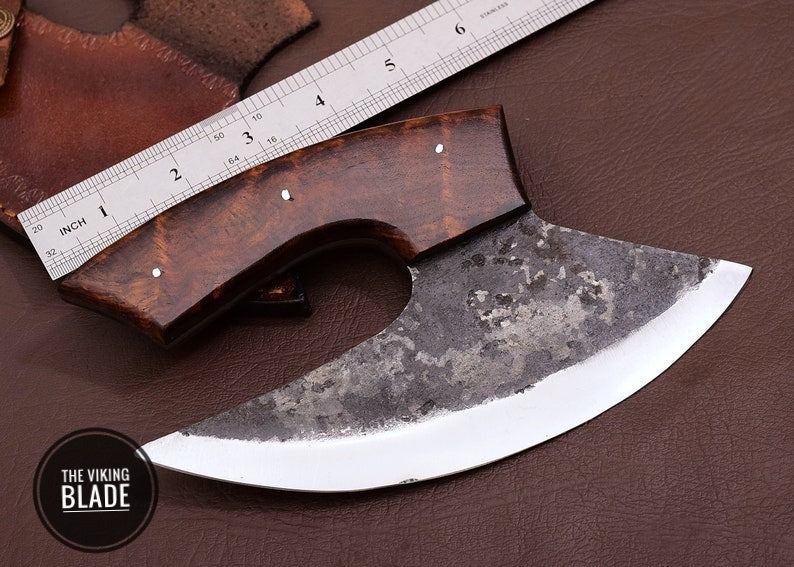 Ergonomic exotic rosewood handle of full tang chef ulu knife with natural wood grain finish