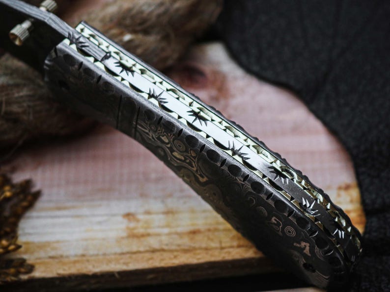 Handcrafted Damascus Steel Folding Pocket Knife with Premium Leather Pouch