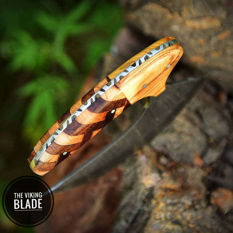 Luxury handmade Damascus ULU chef knife with razor sharp curved blade and leather sheath
